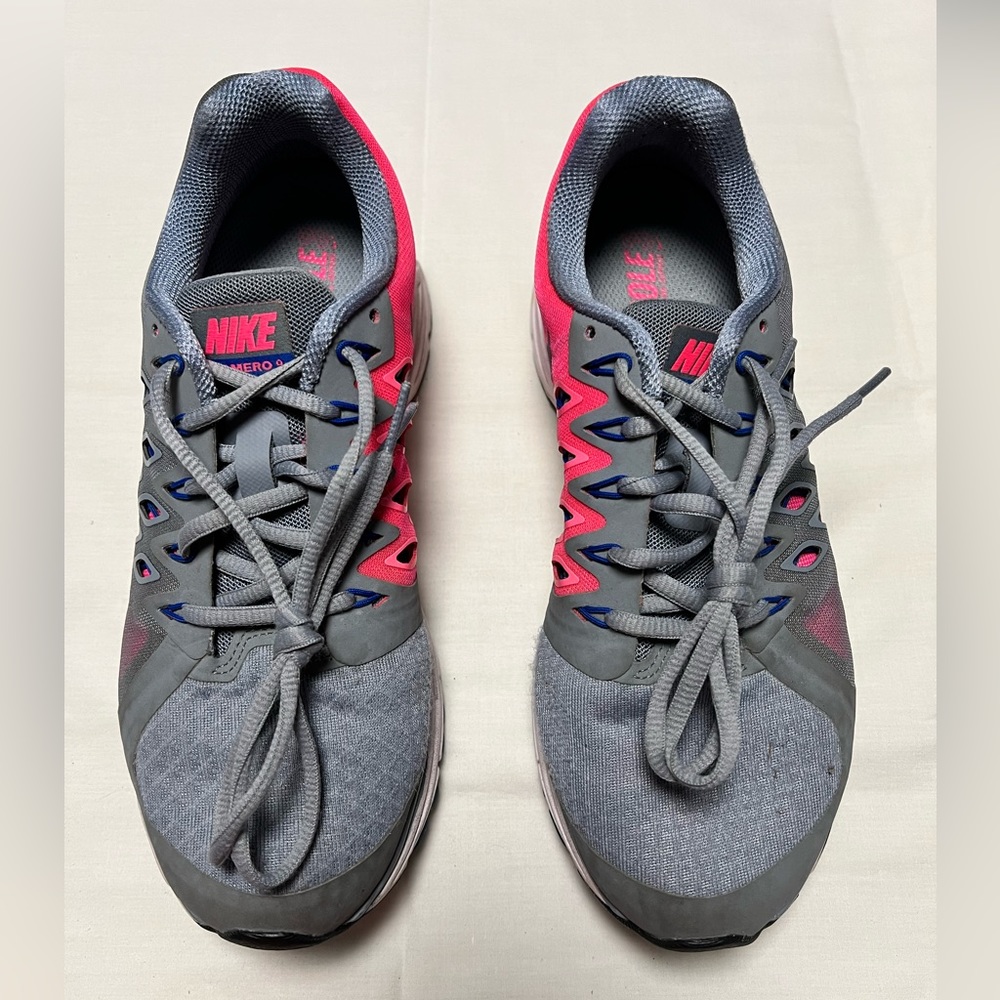 Nike size 8.5 ladies athletic shoes